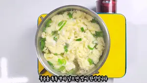 5-Minute Super Simple Egg Soup Recipe - Faster Than Ramen!