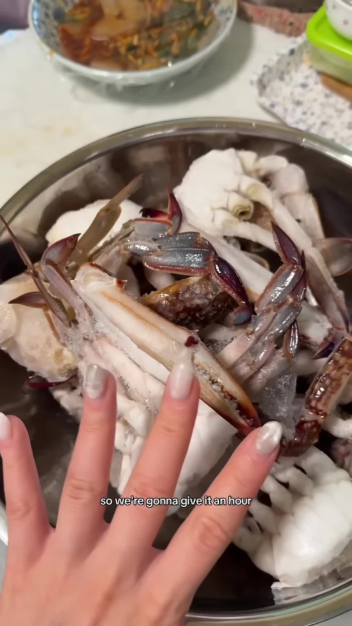While the crab is defrosting, boil and then cool down some soy sauce.