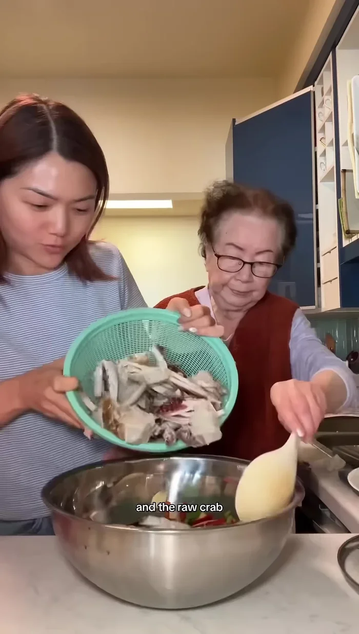 Pour soy sauce and plum syrup over the crab.