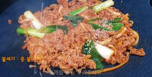 Delicious Pork Stir-Fry with Radish & Leek: A Simple Recipe
