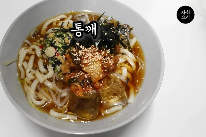 Combine udon noodles, kimchi, Japanese mustard seeds, and onion.