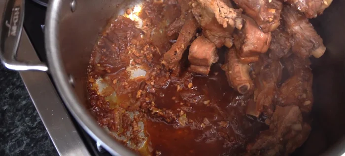 Turn off heat. Push ribs to one side and add Tooki Dashad (or MSG), optional kukaru (dried pepper flakes), and finely minced scallions. Stir in 1 tbsp butter until melted.