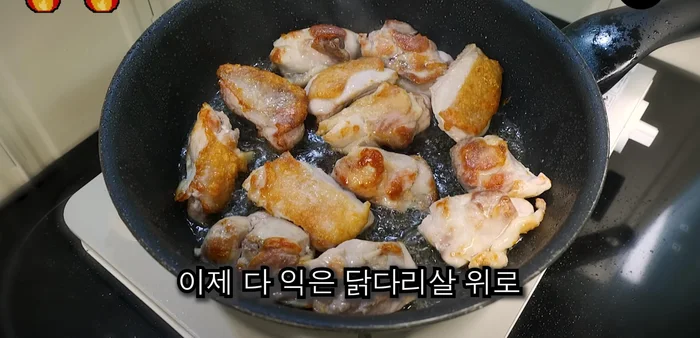Sprinkle starch powder over the chicken and fry again until a crispy coating forms.