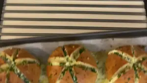 Korean Garlic Cream Cheese Bread: Easy Viral Recipe