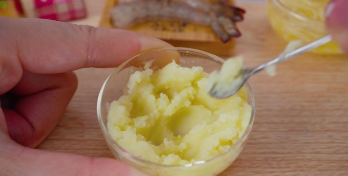 Prepare corn starch mixture. Add corn starch, salt, pepper, and chili powder.