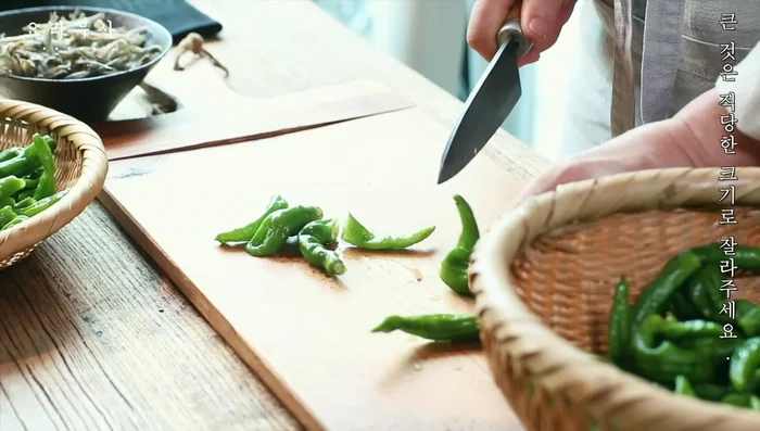 Prepare chili peppers: Cut large ones into appropriate sizes. Make a hole in each pepper to help it cook evenly. (58.399)