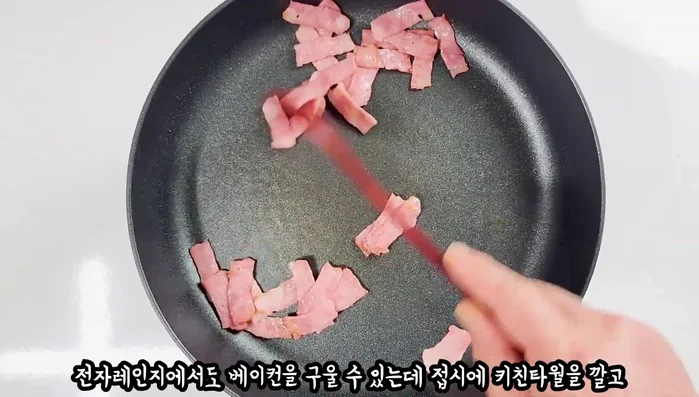 (Optional) Cook bacon: Fry bacon in an ungreased pan or microwave until crispy. Set aside.
