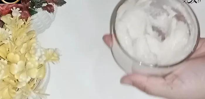 Adjust the consistency by adding more aloe vera gel if it's too thick or more starch if it's too thin.