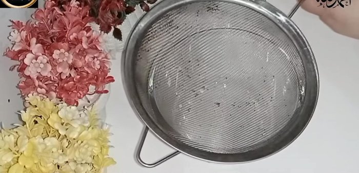 Strain the rice mixture through a sieve or muslin cloth to separate the rice starch from the water. Add more water to the remaining rice pulp and blend again. Let the rice starch settle for 1-1.5 hours.