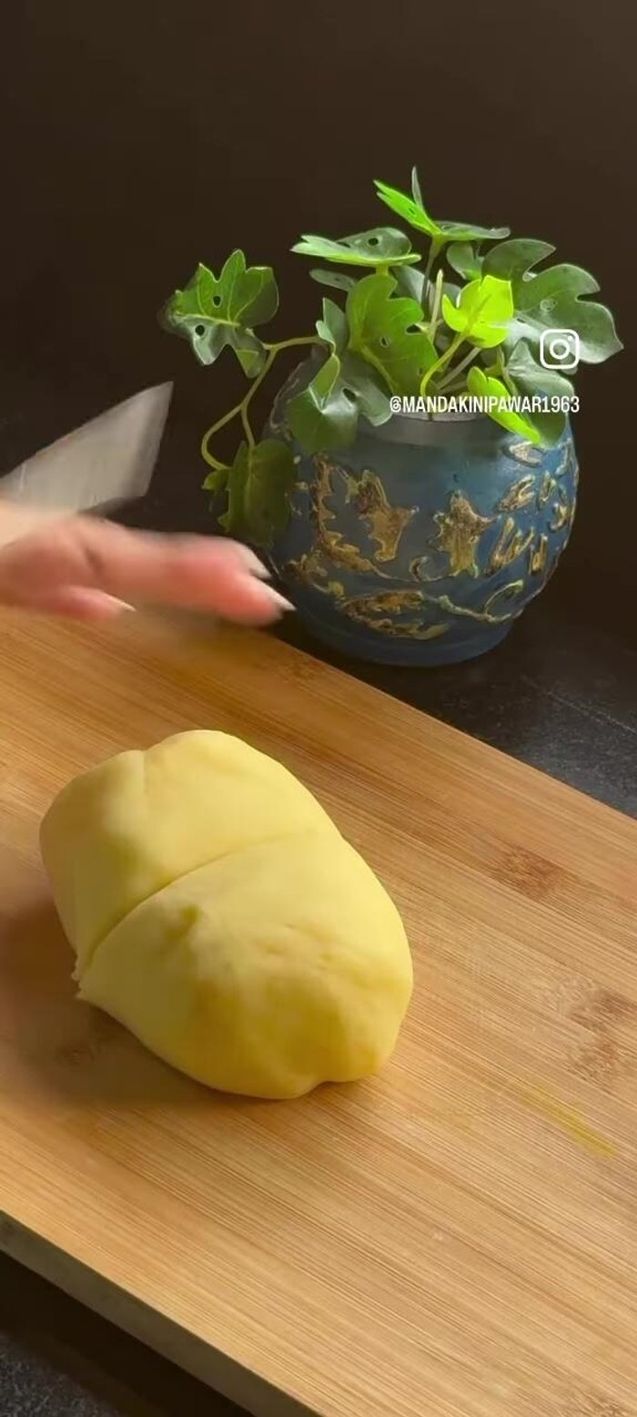 Cut the rolled dough into small pieces and shape them into potato balls.