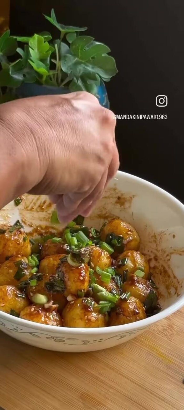 Garnish with spring onion.