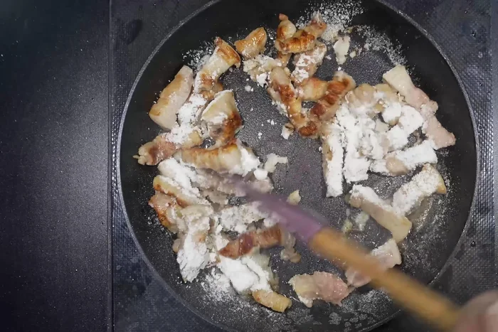Mix well to prevent the potato starch from clumping and set aside.