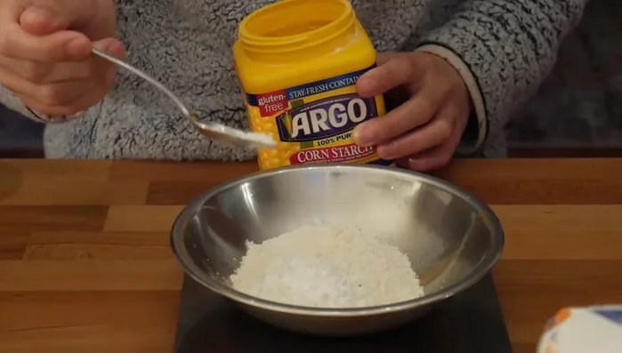 In a large bowl, whisk together all-purpose flour, cornstarch, baking powder, salt, and matcha powder.