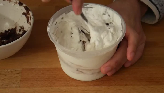 Once cooled, add the red bean paste to sweetened whipped cream (heavy cream, powdered sugar, vanilla extract). Set aside.