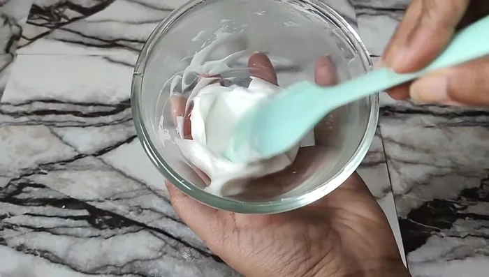 Mix all ingredients until well combined. The mask should have a smooth, creamy consistency.