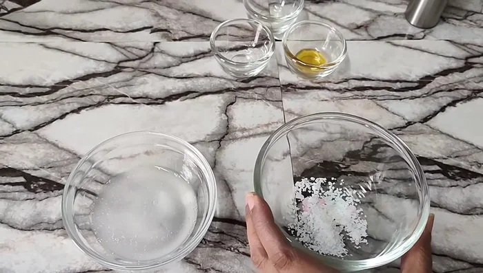 Prepare oil phase: Mix emulsifiers, thickeners, emollients, and argan oil.