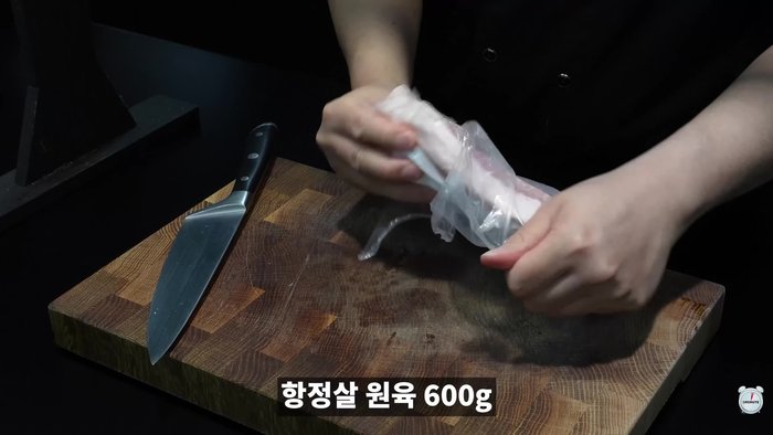 Insert a knife into the middle of the dried fish to create space. Fill that space with parsley.