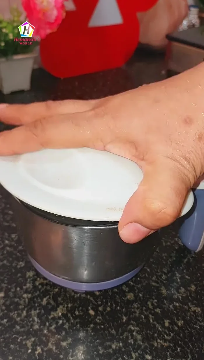 (Optional) Blend some mango chunks with powdered sugar and a little water to make mango puree.