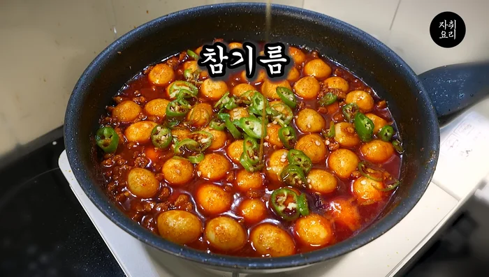 Add chopped green chilies and sesame oil.