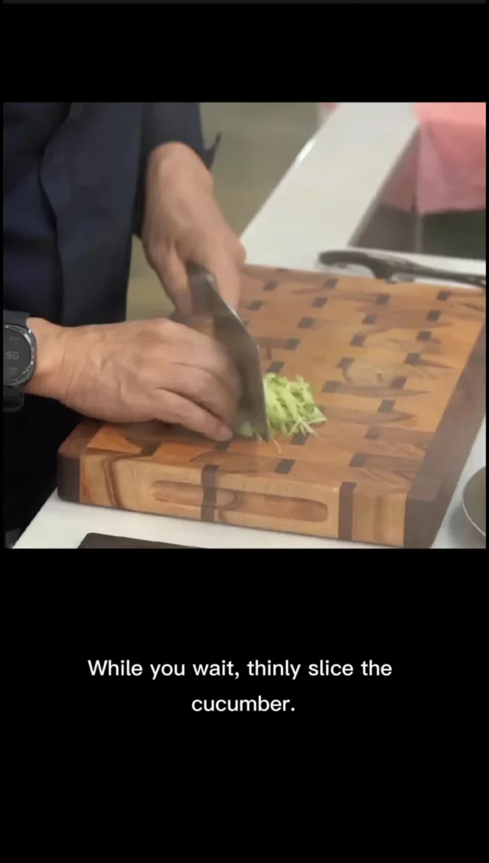 Thinly slice the cucumber.