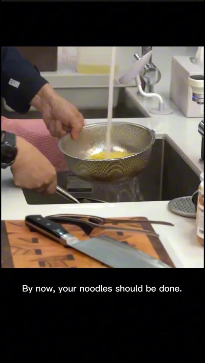 Rinse cooked noodles under cold water, shake off excess water.
