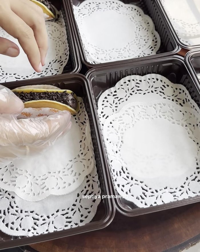 Package: Fill boxes with four pancakes each.