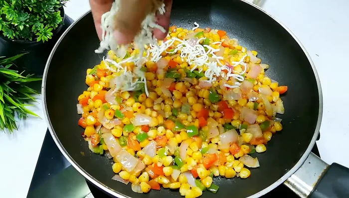 Add processed cheese (or mozzarella) and sprinkle with chili flakes and oregano.