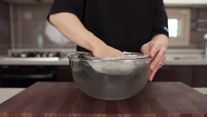 Squeeze out excess water from noodles.