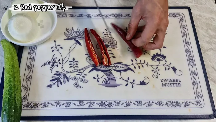 Prepare the red pepper (optional): Remove seeds from red pepper for less spiciness. Slice thinly.