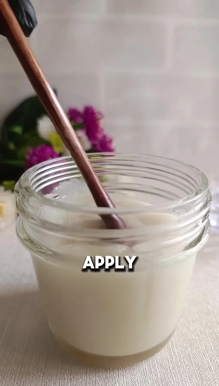 Apply the mask to your face and leave it on for 15 to 20 minutes.