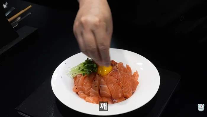 Add egg yolk and sesame seeds.