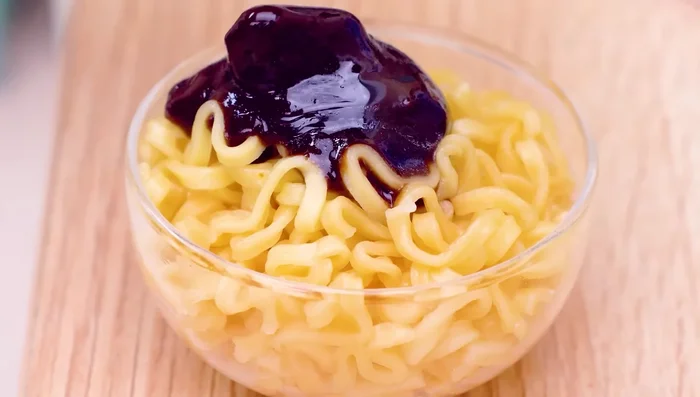 Prepare the Buldak noodles: Add buldak sauce, sesame seeds.