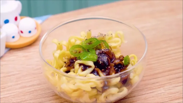 Cook the second noodle dish.