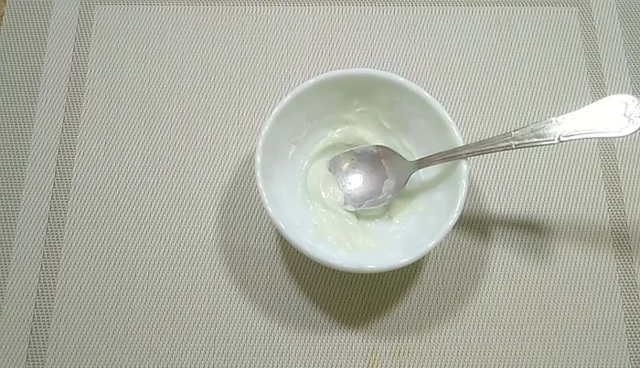 Add 2-3 drops of rose essence.