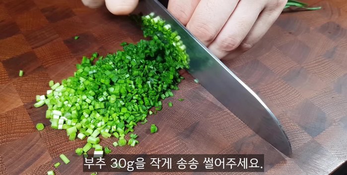 Finely chop 30g of chives.