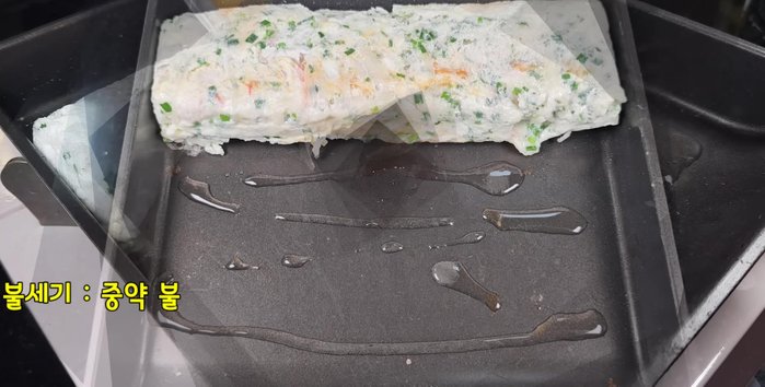 Once the egg whites are rolled, add a little cooking oil to the pan. Pour in the egg yolks and continue rolling slowly and carefully.