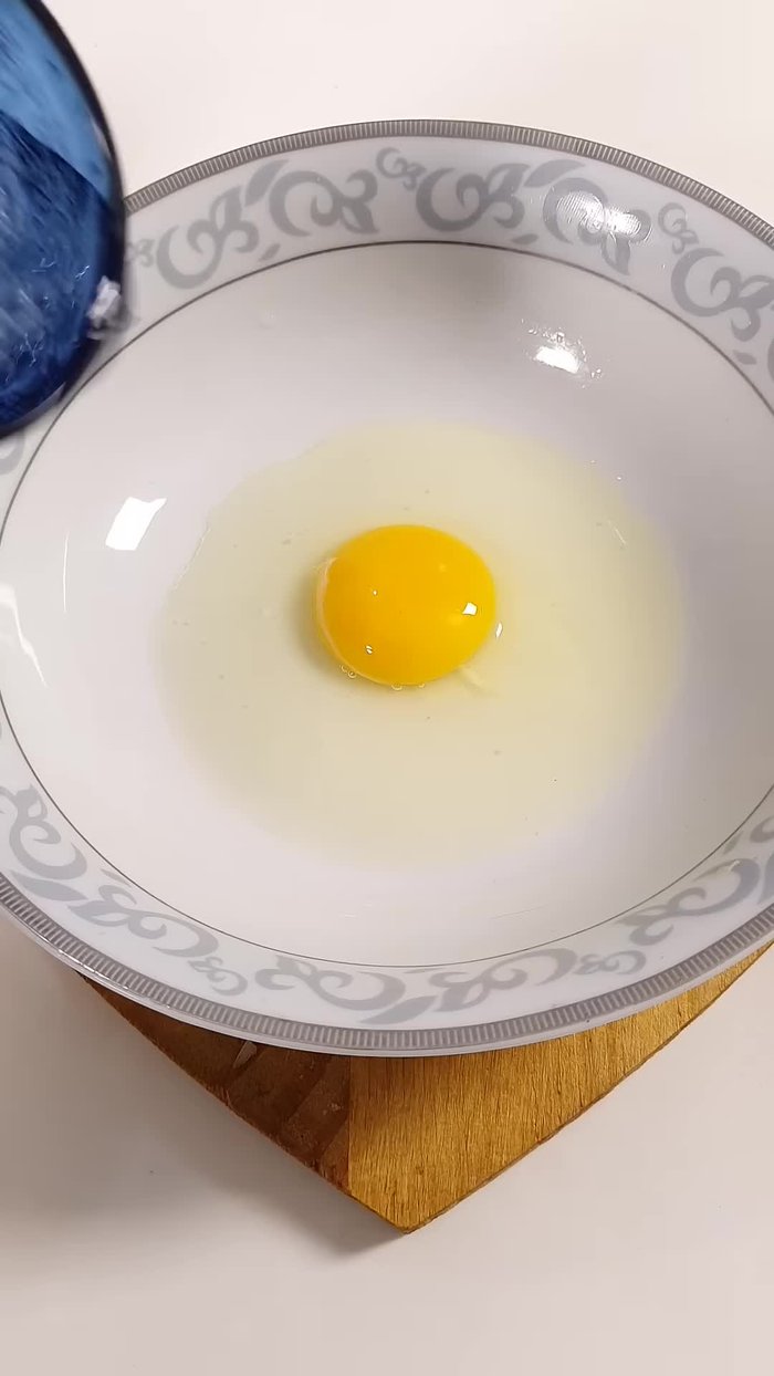 In a bowl, combine one egg, half a cup of water, salt, paprika, oregano, pepper, lemon zest, and lemon juice. Season to taste.