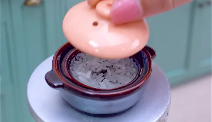 Prepare the rice: Cook rice with water. Let it rest for 15 minutes.