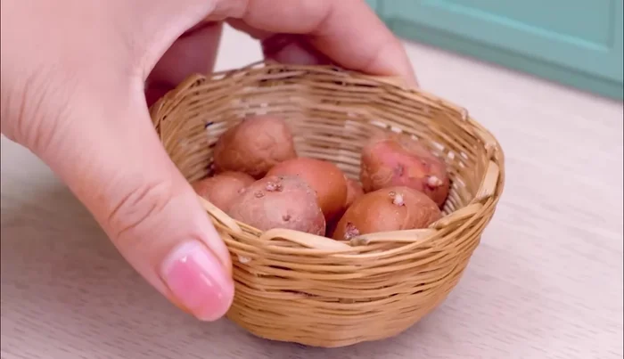 Prepare potatoes.