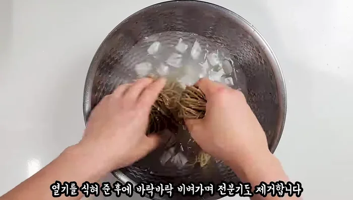 Rinse the noodles: Once cooked, immediately rinse the noodles under cold running water and rub vigorously to remove starch.