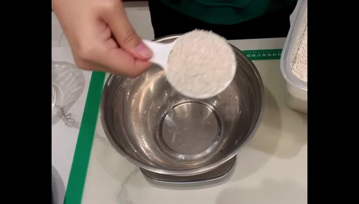 Measure sweet rice, skinless peanuts, lotus seeds, and snow fungus. Remove any green parts inside lotus seeds.
