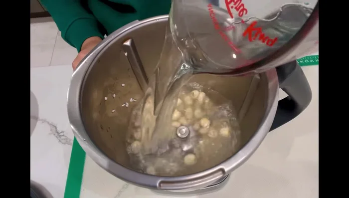 Cook in Thermomix at Speed 2, 100°C for 50 minutes. Alternatively, cook on a stove over medium heat for 50 minutes.
