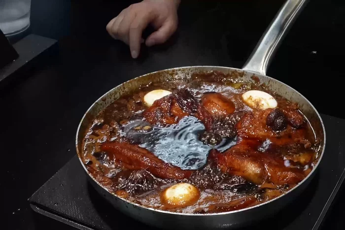 Add boiled eggs and o-yang and boil for another 30 minutes.