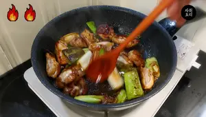 Grilled Green Onions with Chicken (Fart-Taeng): A Savory Korean Delight