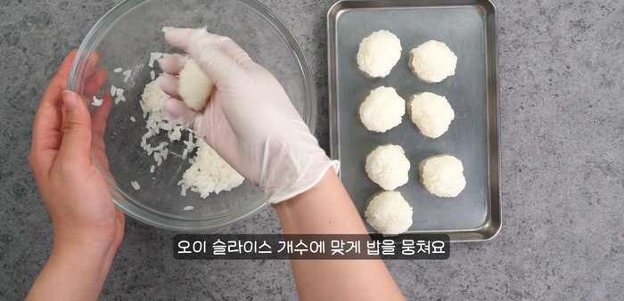 Serve the rolls. Optionally you can drizzle sesame oil and sprinkle sesame seeds for extra flavor.